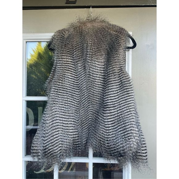 CMNC Woman (Zara) NWT Fur Fuzzy Neutral Browns Vest Size Medium, MSRP $98 - Picture 2 of 6